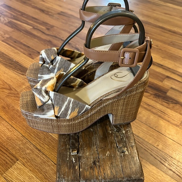 Sam Edelman Brown Woven Platform Sandals with Patterned Fabric Toe - Picture 3 of 4